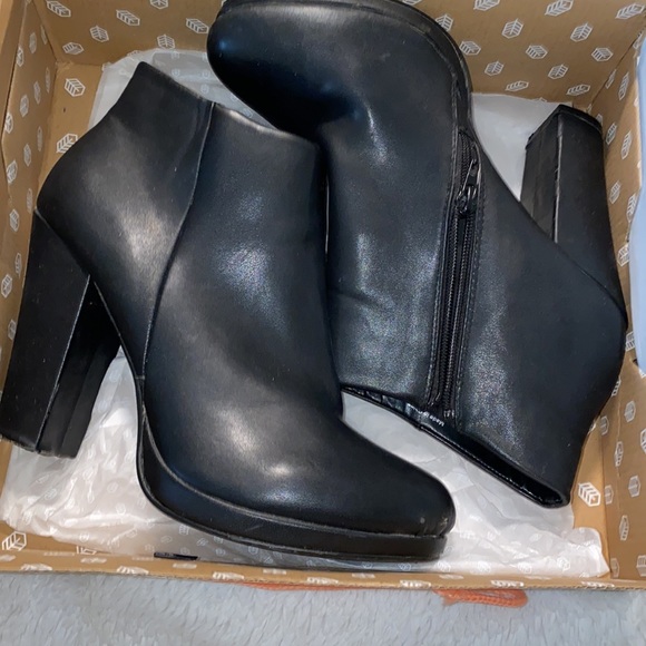 Call it spring size 11 black ankle boots - Picture 2 of 5